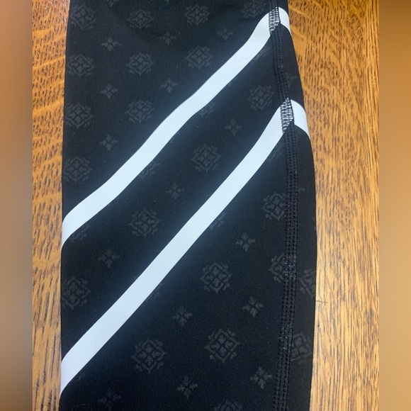 Athleta Womens Compass Gel Sonar 7/8 Tight Reflective Stripes Running Black XXS - Picture 8 of 8